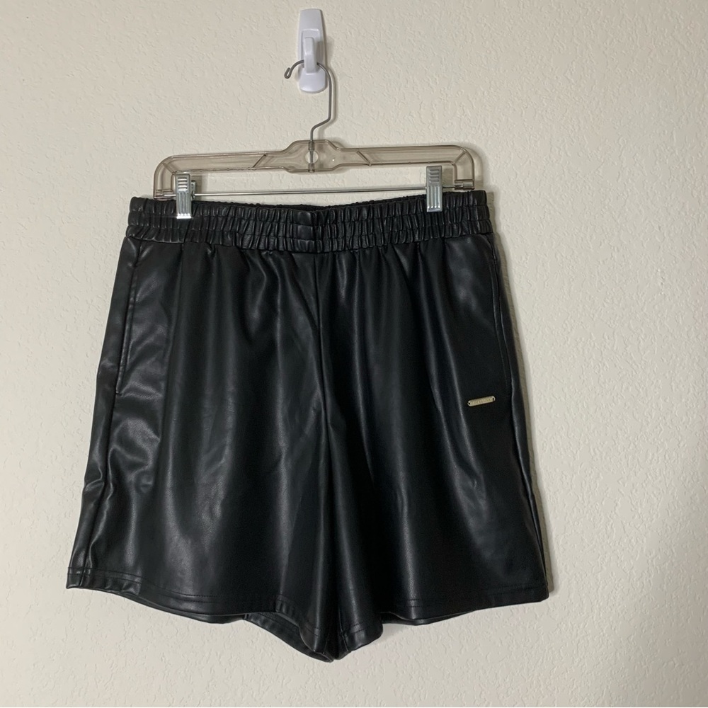 Fabletics womens black vegan leather shorts pockets L